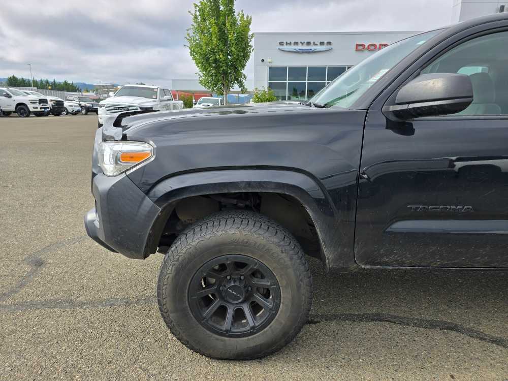 Thumbnail: 2018 Toyota Tacoma - 6