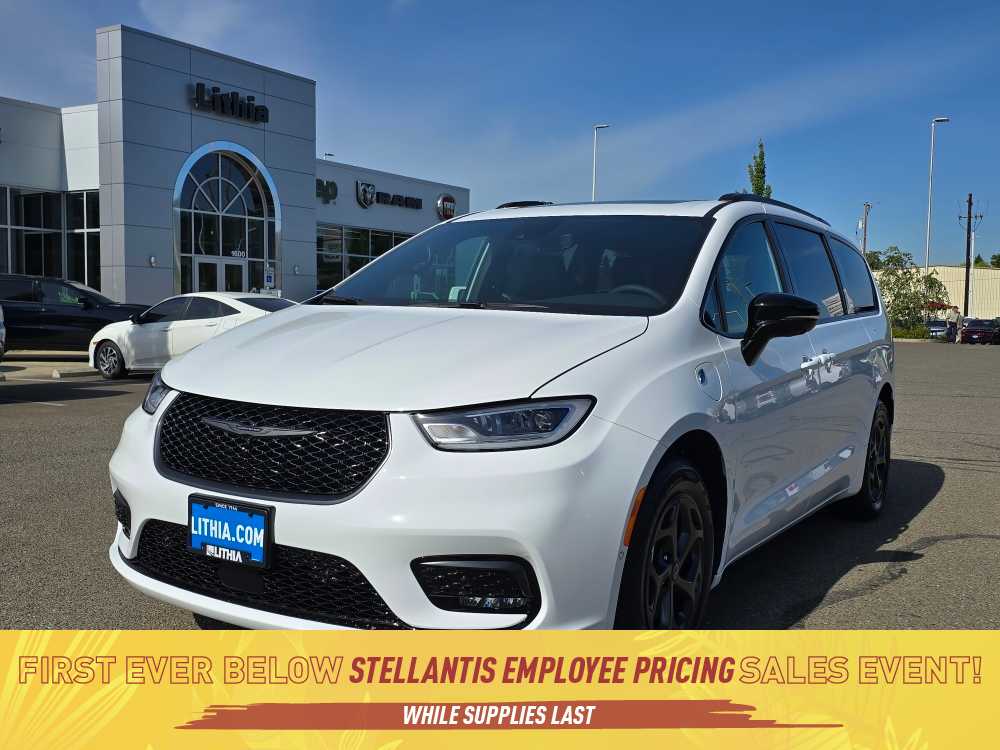 2025 Chrysler Pacifica Hybrid Premium S Appearance -
                  Roseburg, OR