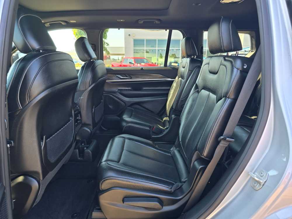 Thumbnail: 2024 Jeep Grand Cherokee L - 16