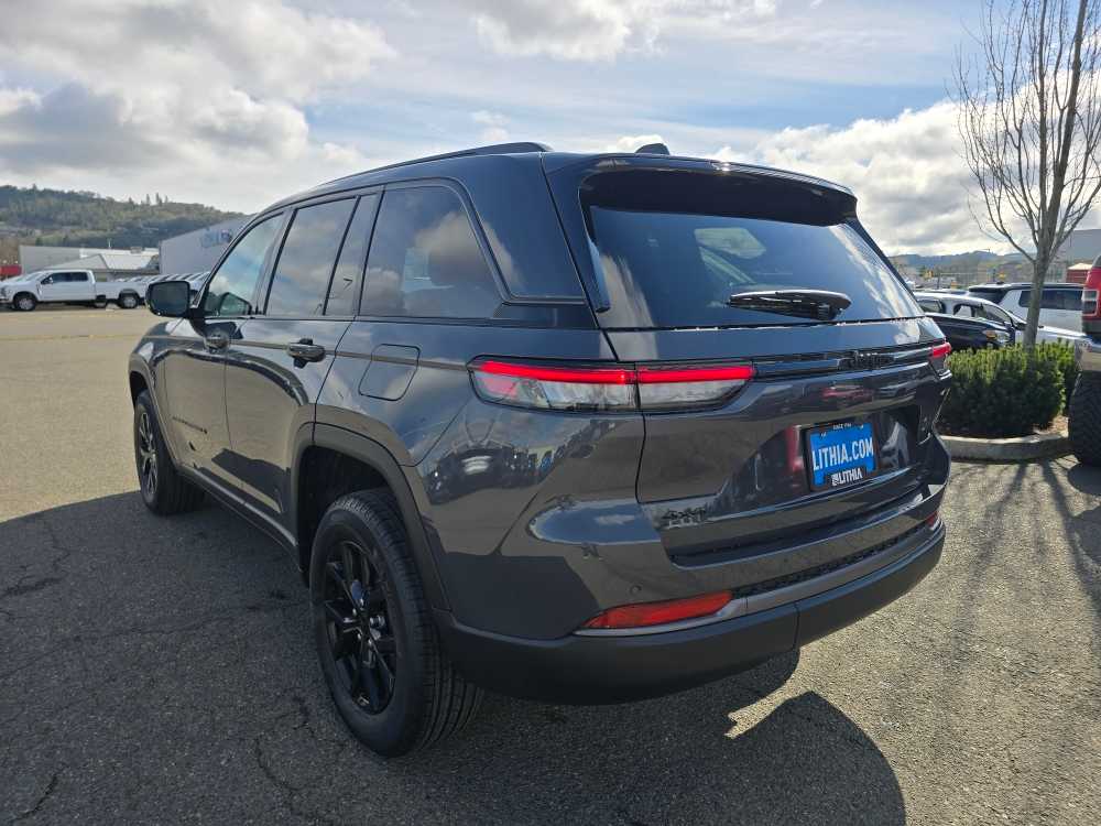 Thumbnail: 2026 Jeep Grand Cherokee - 3