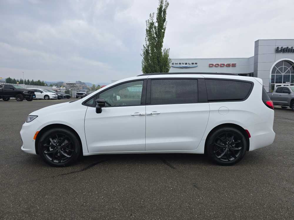 Thumbnail: 2026 Chrysler Pacifica - 2