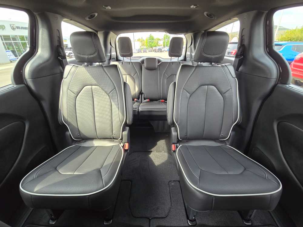 Thumbnail: 2026 Chrysler Pacifica - 18