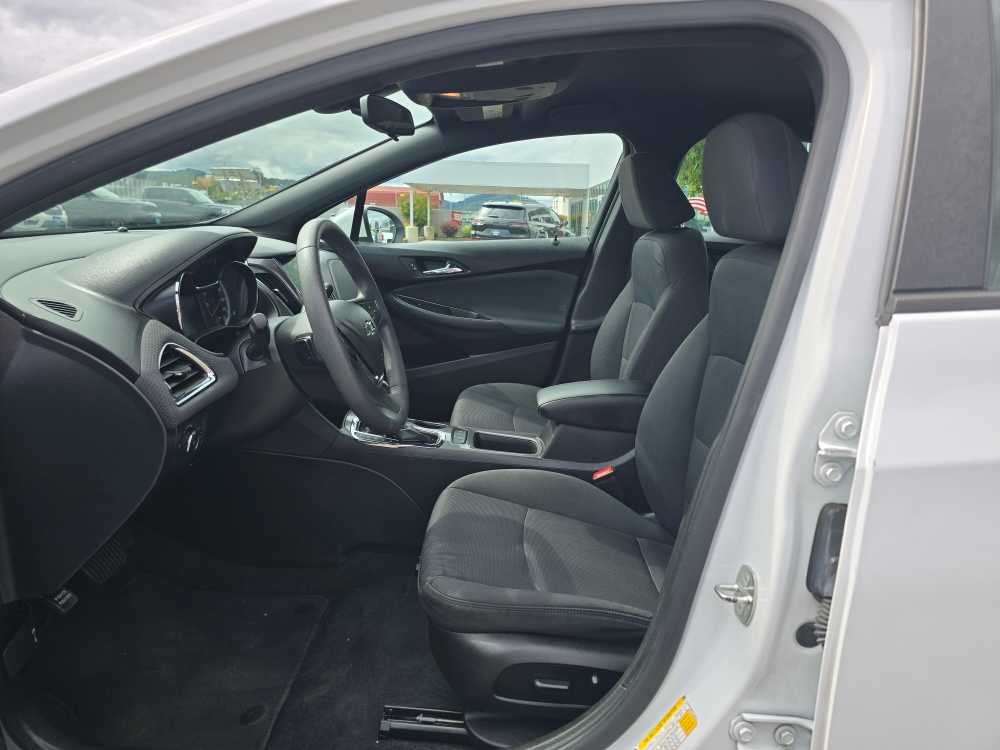 Thumbnail: 2019 Chevrolet Cruze - 8