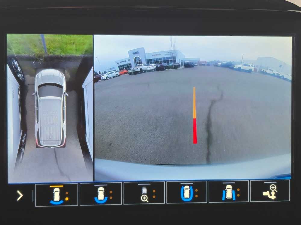 Thumbnail: 2021 Chevrolet Traverse - 20