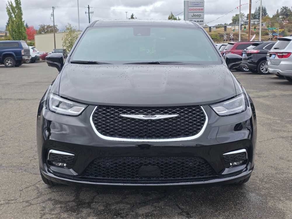 Thumbnail: 2026 Chrysler Pacifica - 8