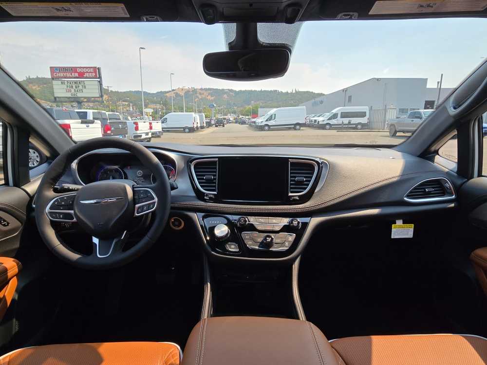 Thumbnail: 2026 Chrysler Pacifica - 15