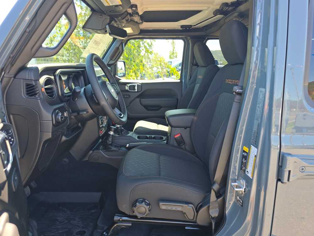 Thumbnail: 2025 Jeep Gladiator - 9