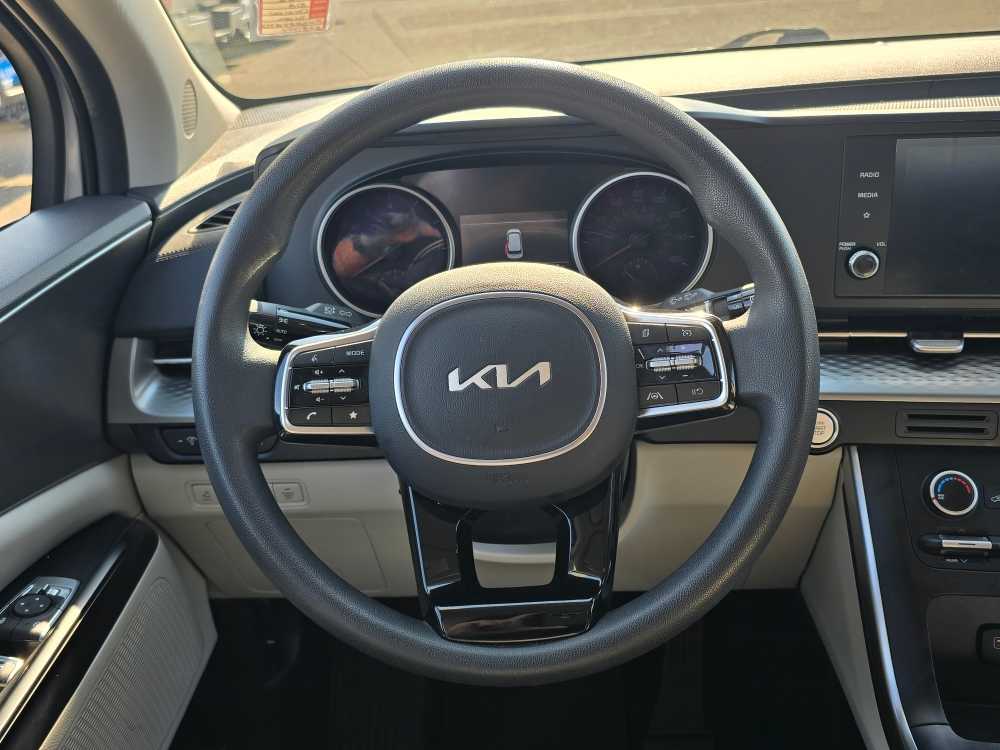 Thumbnail: 2022 Kia Carnival - 11