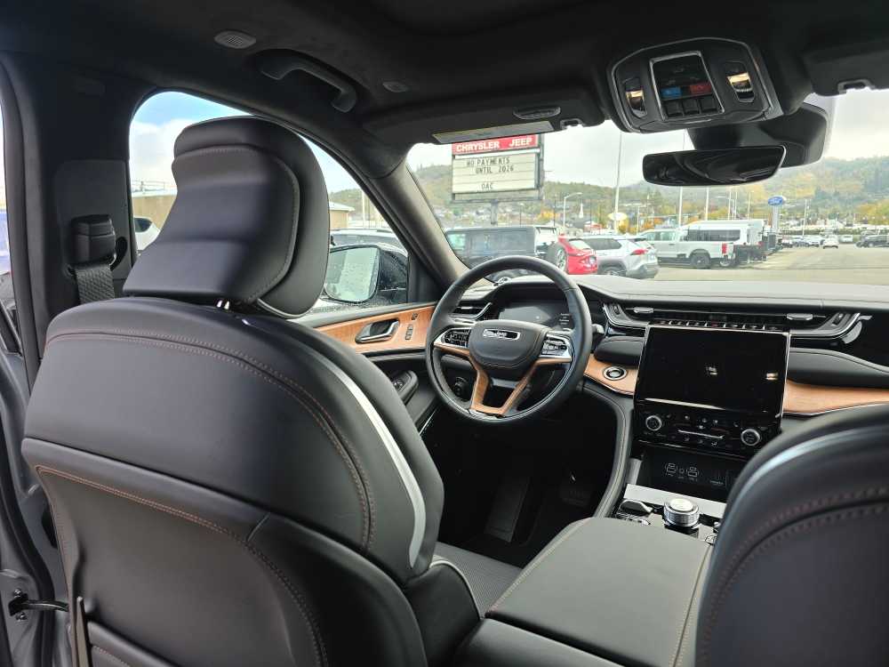 Thumbnail: 2025 Jeep Grand Cherokee L - 10