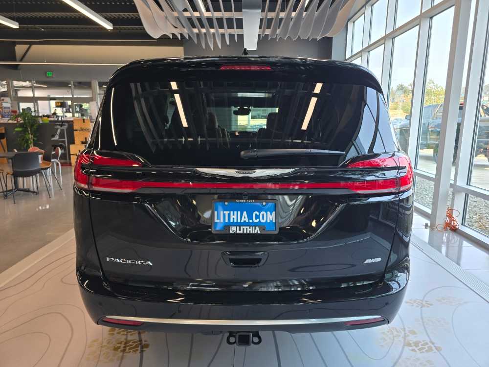 Thumbnail: 2026 Chrysler Pacifica - 4