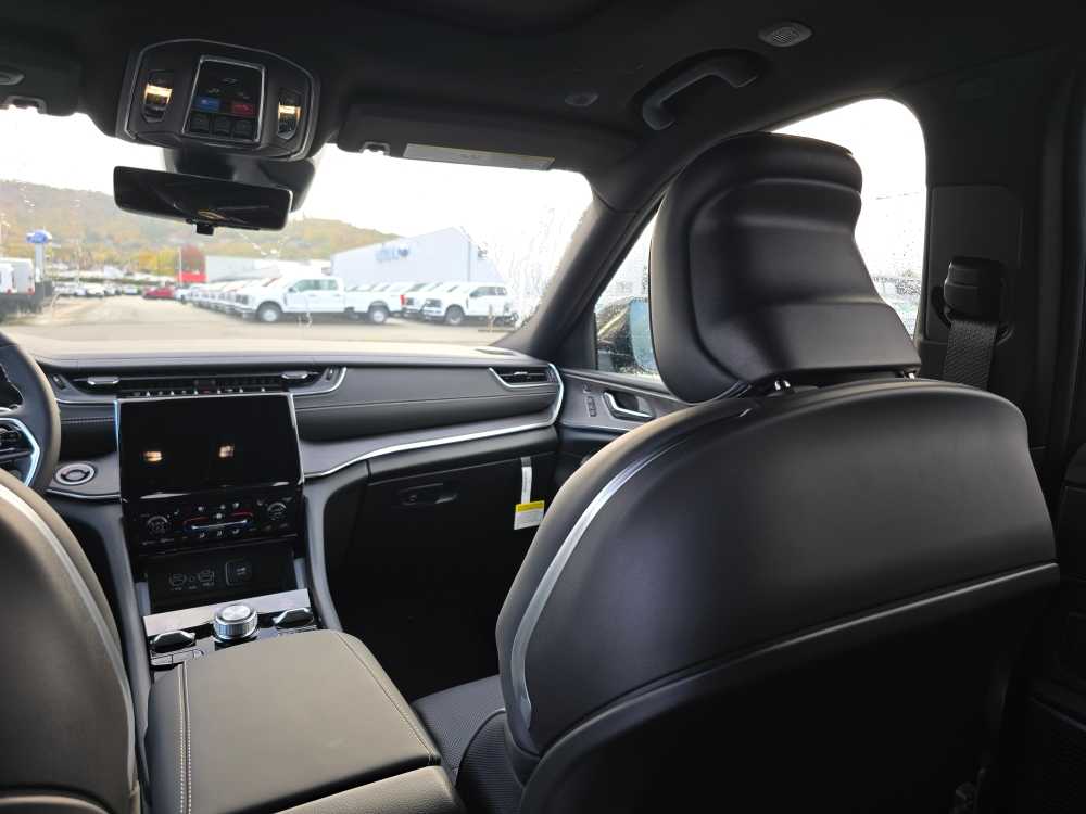 Thumbnail: 2025 Jeep Grand Cherokee - 14