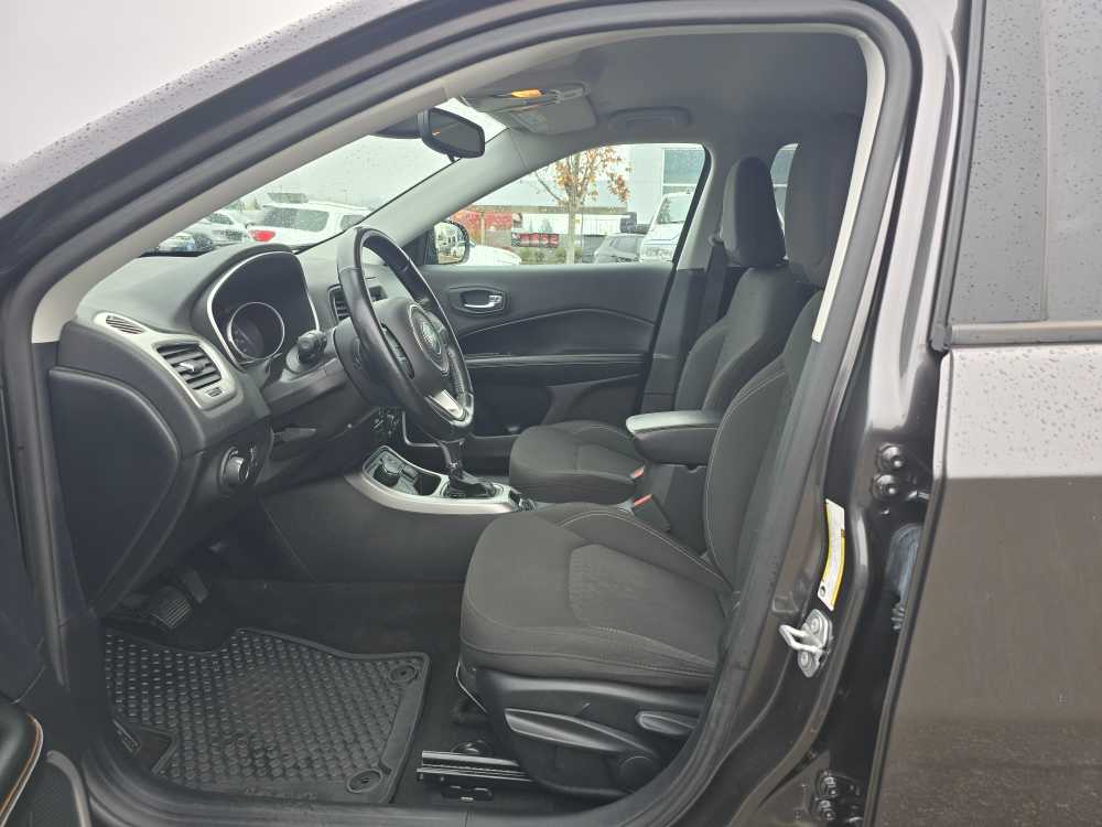 Thumbnail: 2020 Jeep Compass - 9