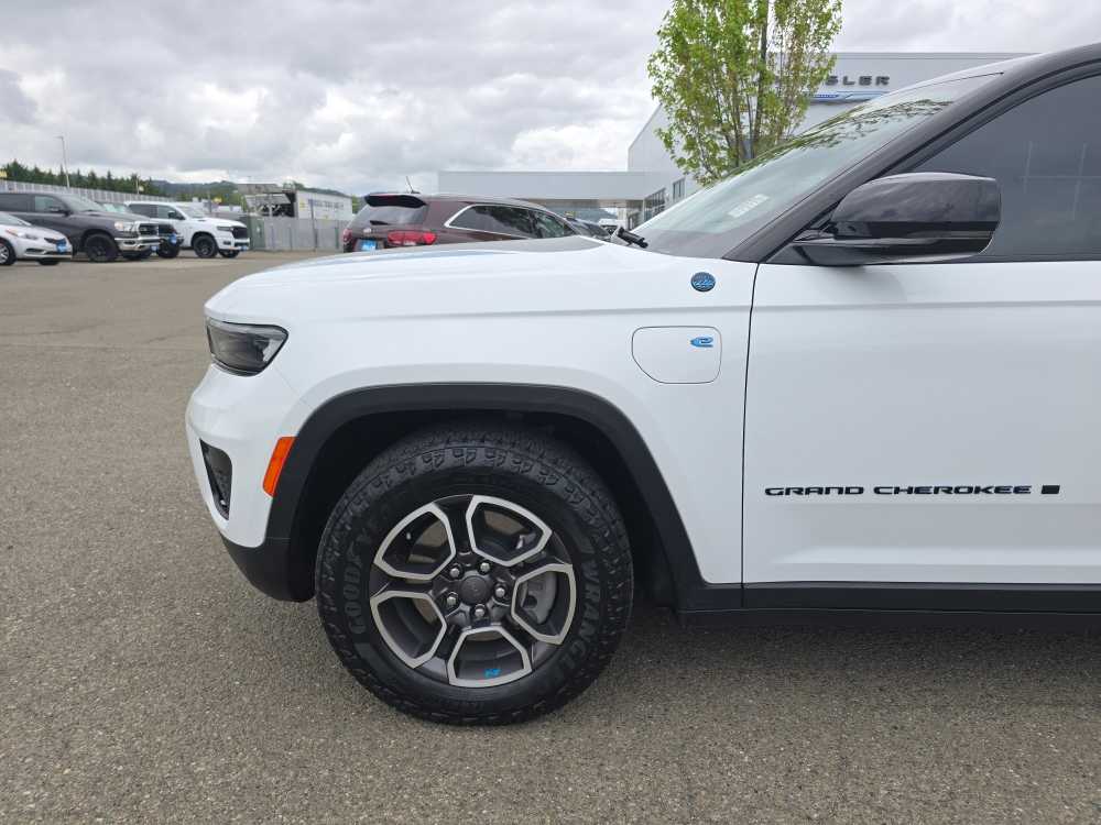 Thumbnail: 2023 Jeep Grand Cherokee - 18