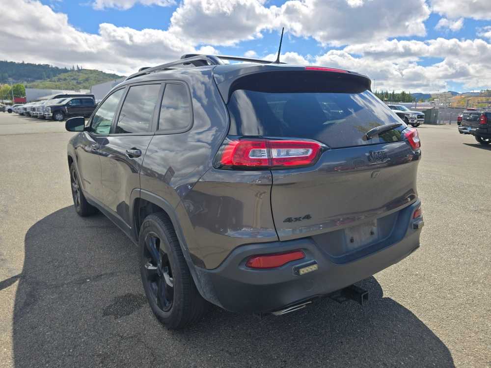 Used 2018 Jeep Cherokee Latitude with VIN 1C4PJMCX6JD506664 for sale in Roseburg, OR