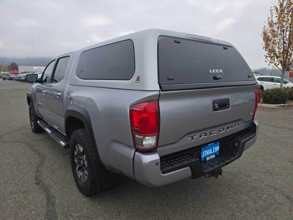 Thumbnail: 2016 Toyota Tacoma - 3