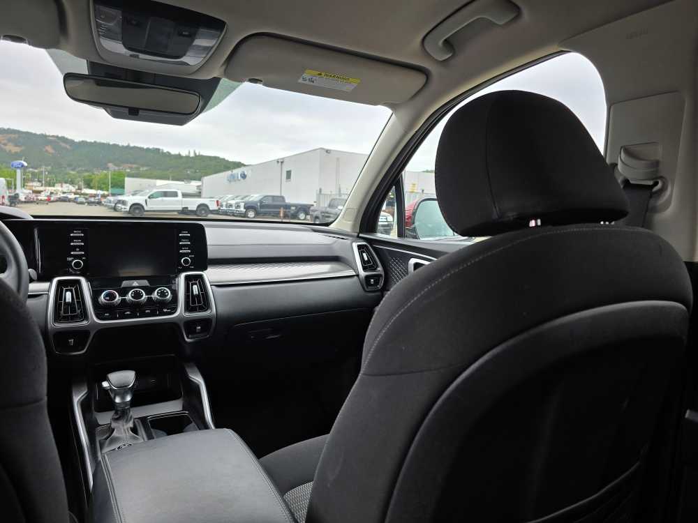 2022 Kia Sorento LX 14