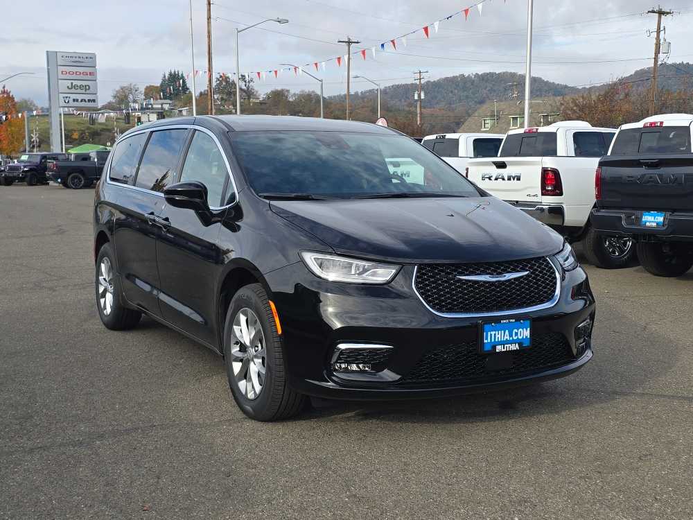 Thumbnail: 2026 Chrysler Pacifica - 7