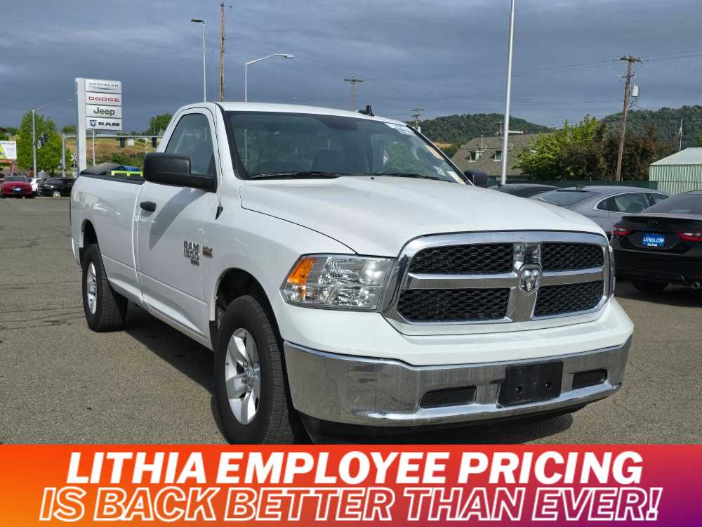 2022 Ram 1500 Classic SLT photo 4