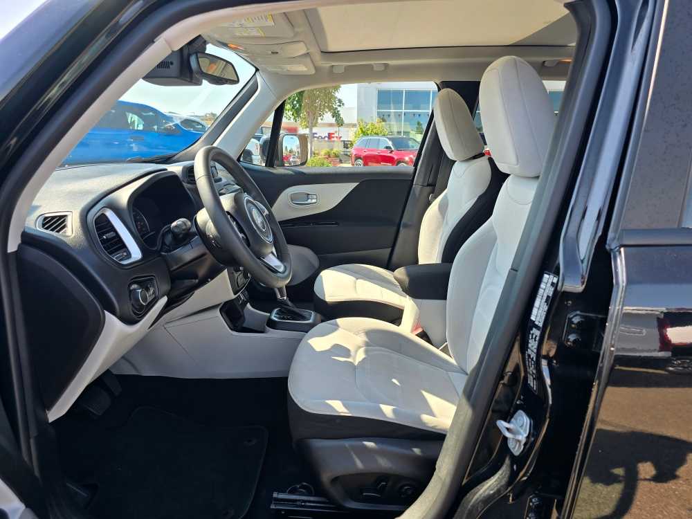 Thumbnail: 2018 Jeep Renegade - 9