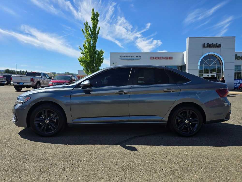 Used 2022 Volkswagen Jetta SE with VIN 3VW7M7BU8NM025080 for sale in Roseburg, OR