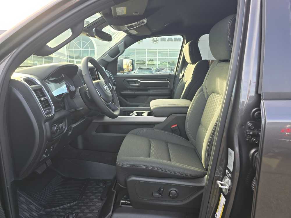 Thumbnail: 2026 RAM 1500 - 9