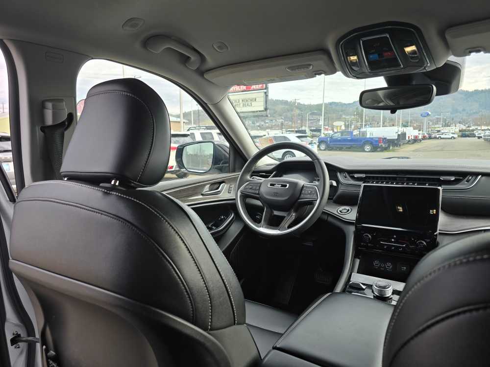 Thumbnail: 2023 Jeep Grand Cherokee - 10