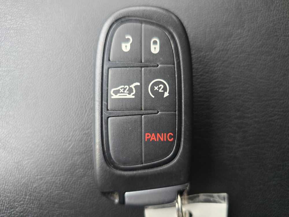 Thumbnail: 2019 Jeep Cherokee - 21