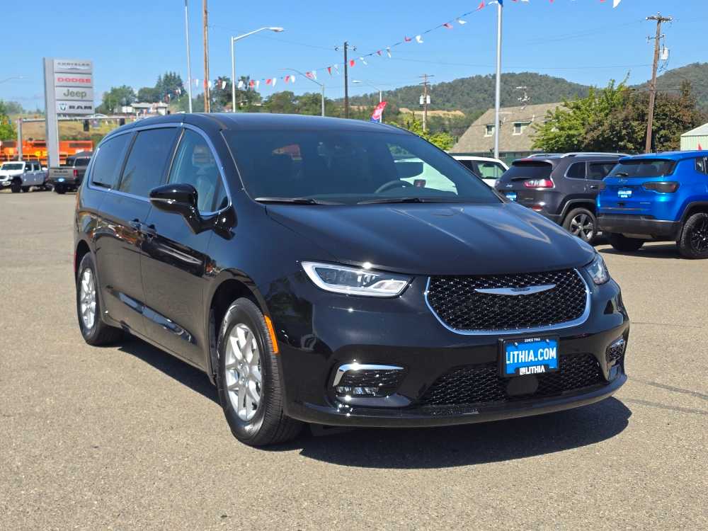 Thumbnail: 2026 Chrysler Pacifica - 7