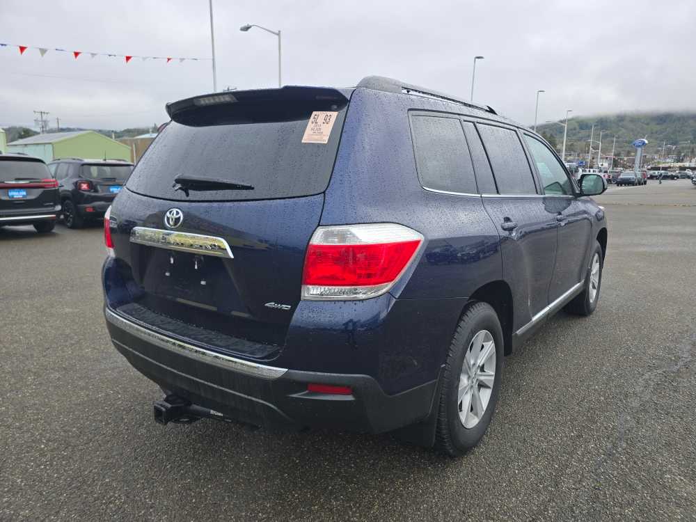 Thumbnail: 2013 Toyota Highlander - 3