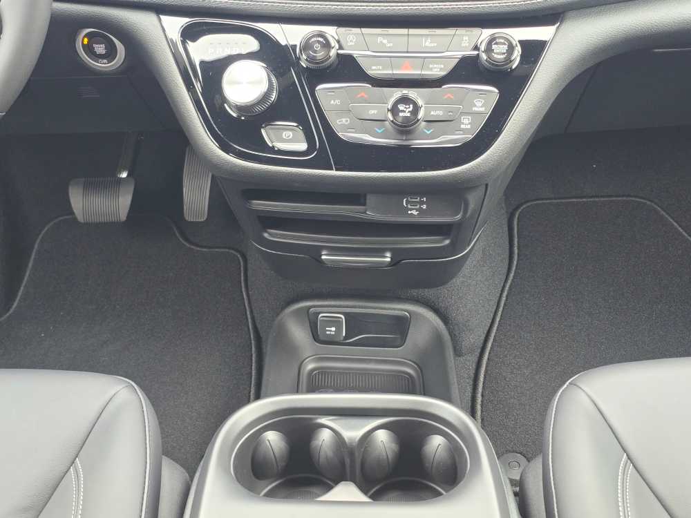 Thumbnail: 2026 Chrysler Pacifica - 13