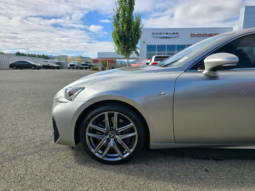 Thumbnail: 2019 Lexus IS - 18