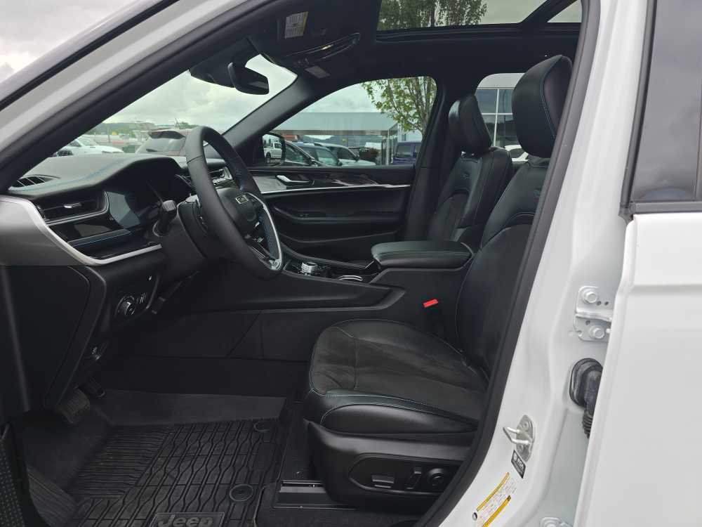 Thumbnail: 2023 Jeep Grand Cherokee - 9