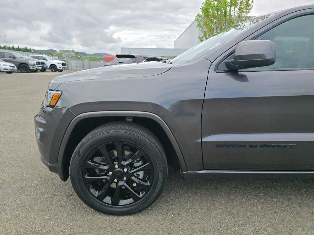 Thumbnail: 2021 Jeep Grand Cherokee - 17