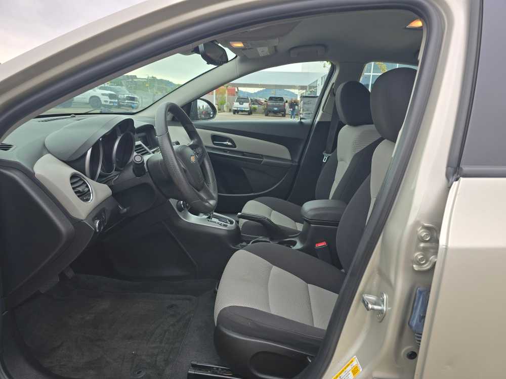 Thumbnail: 2014 Chevrolet Cruze - 10