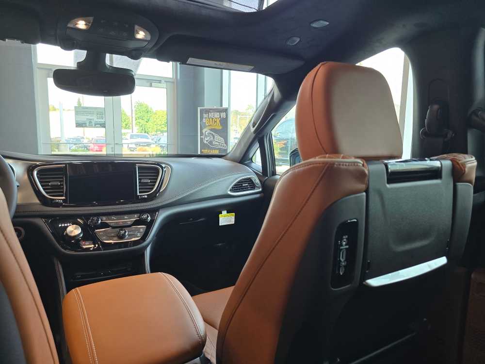 Thumbnail: 2026 Chrysler Pacifica - 14