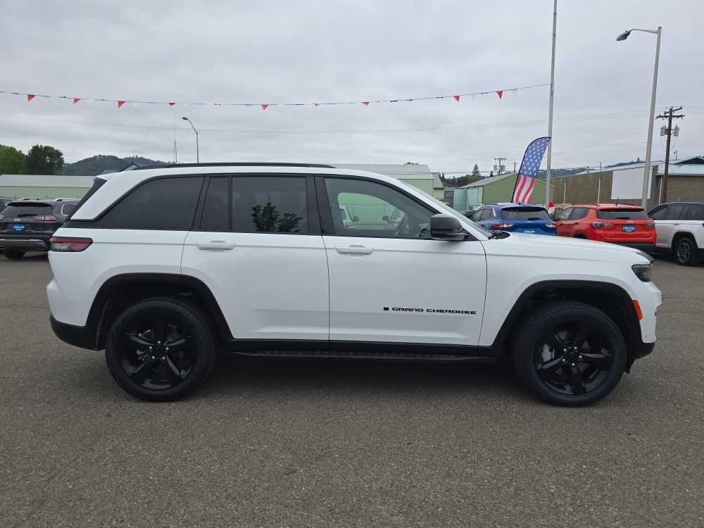 Thumbnail: 2024 Jeep Grand Cherokee - 6