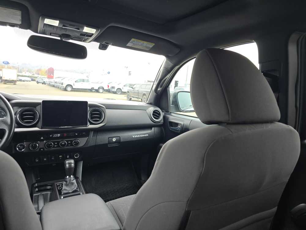 Thumbnail: 2016 Toyota Tacoma - 14