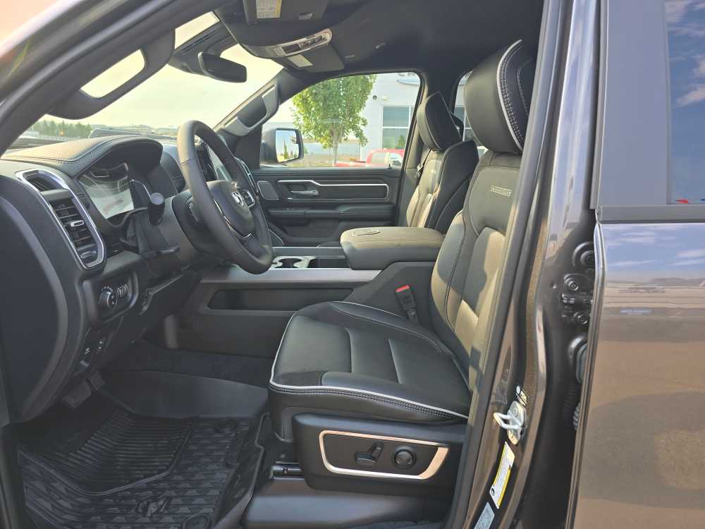 Thumbnail: 2026 RAM 1500 - 9