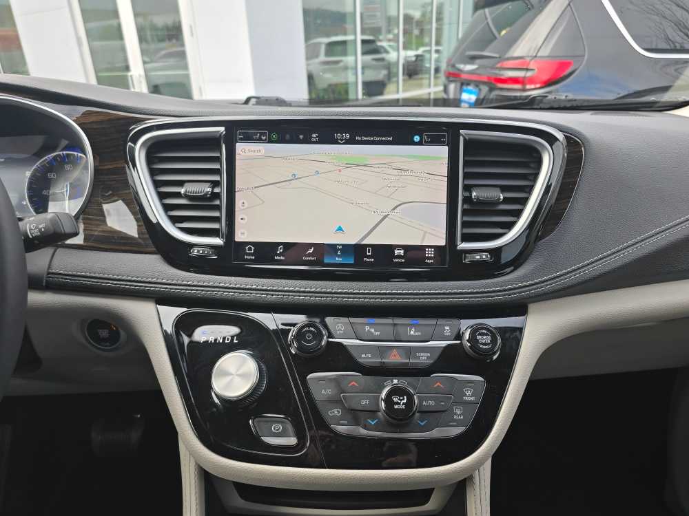 Thumbnail: 2024 Chrysler Pacifica - 12