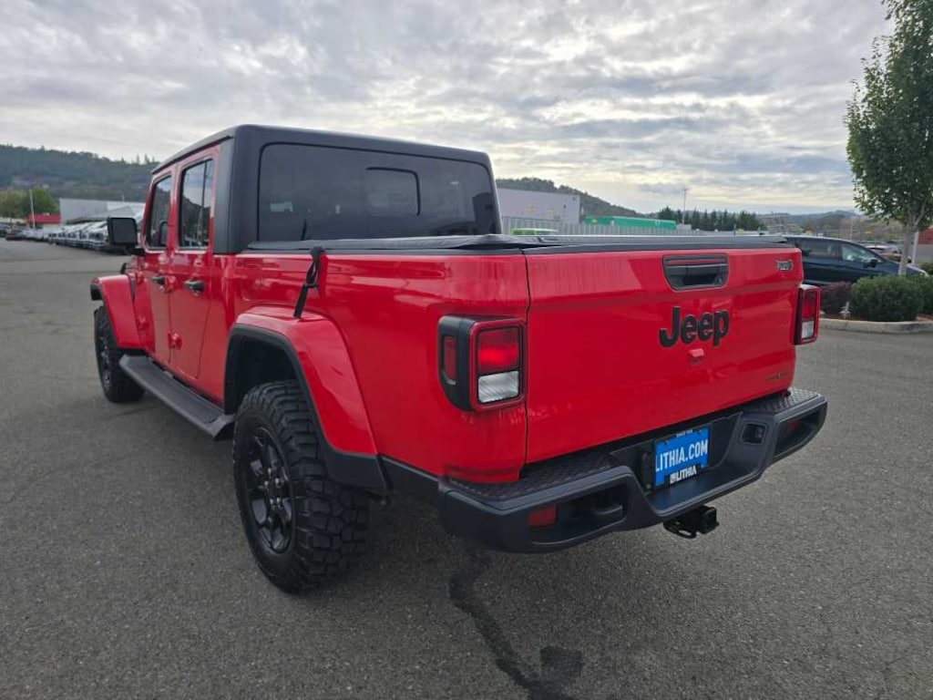 Used 2023 Jeep Gladiator Sport Truck Crew Cab