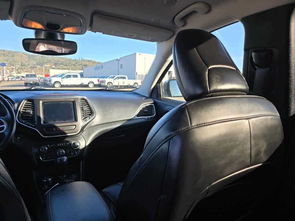 Thumbnail: 2020 Jeep Cherokee - 14