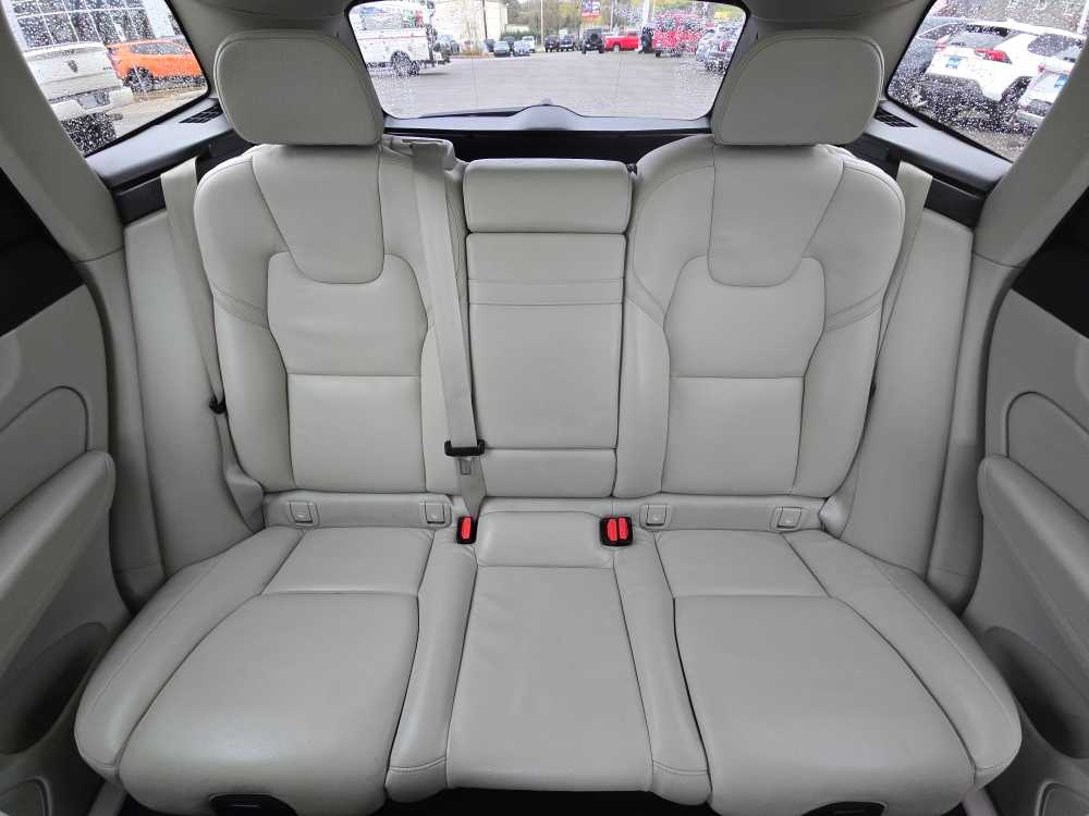 Thumbnail: 2021 Volvo XC60 - 17