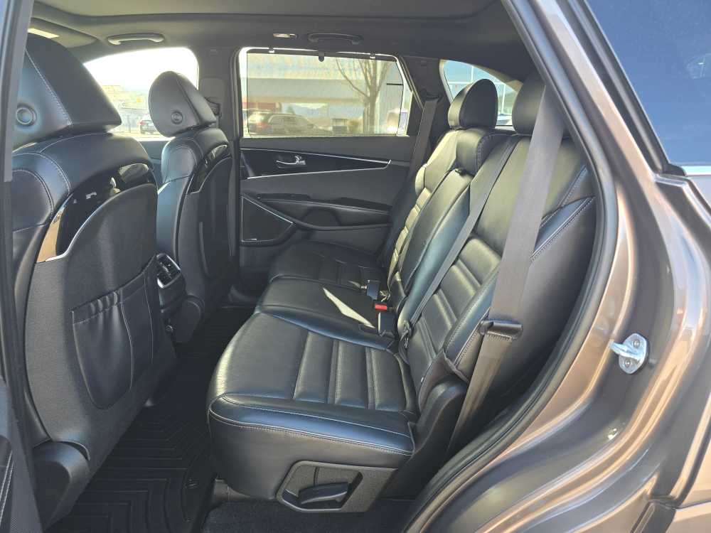 Thumbnail: 2019 Kia Sorento - 16