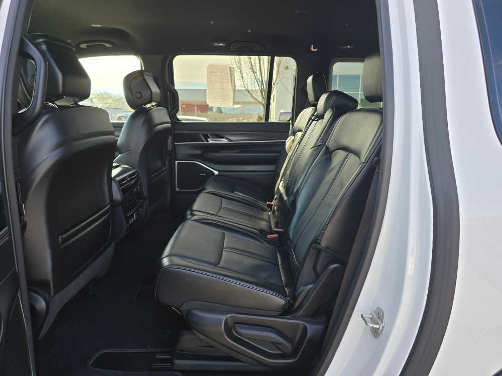 Thumbnail: 2024 Jeep Wagoneer - 16