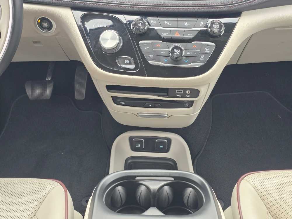 Thumbnail: 2017 Chrysler Pacifica - 13