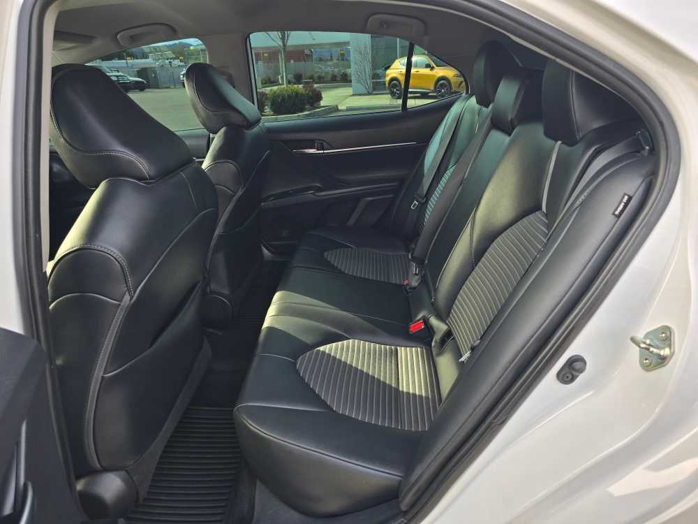 2020 Toyota Camry SE 16