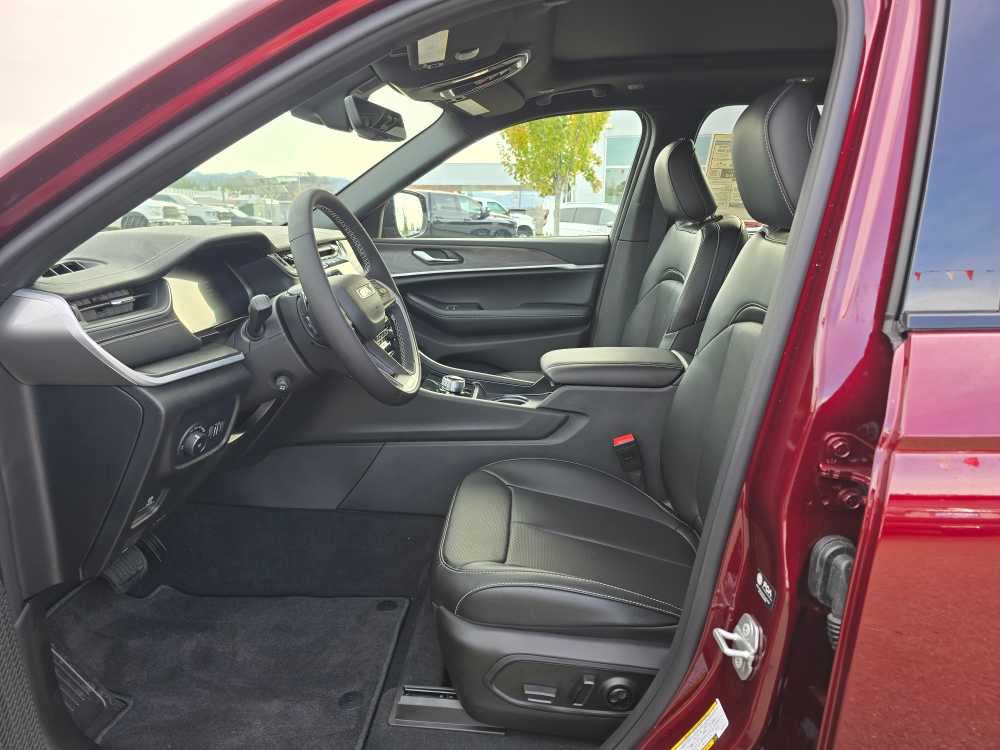 Thumbnail: 2025 Jeep Grand Cherokee - 9