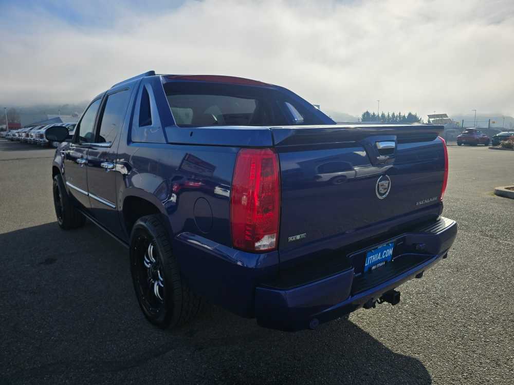 Thumbnail: 2010 Cadillac Escalade - 3