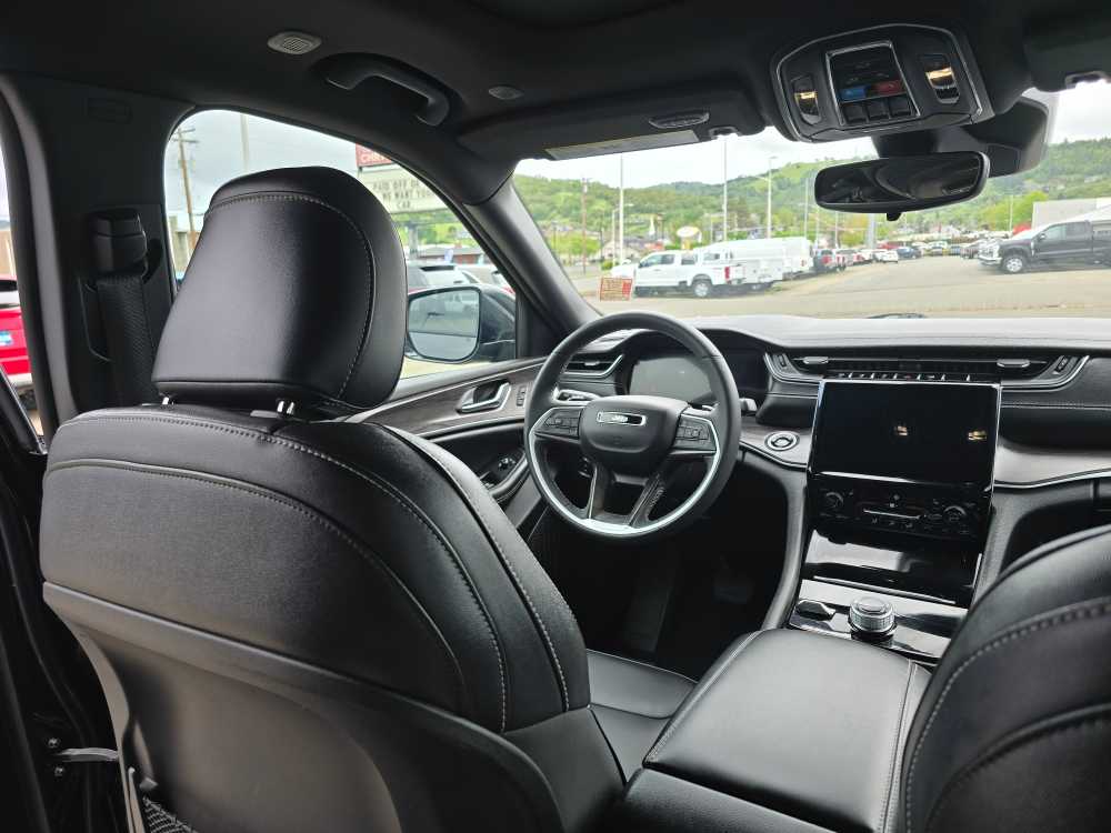 Thumbnail: 2024 Jeep Grand Cherokee - 9