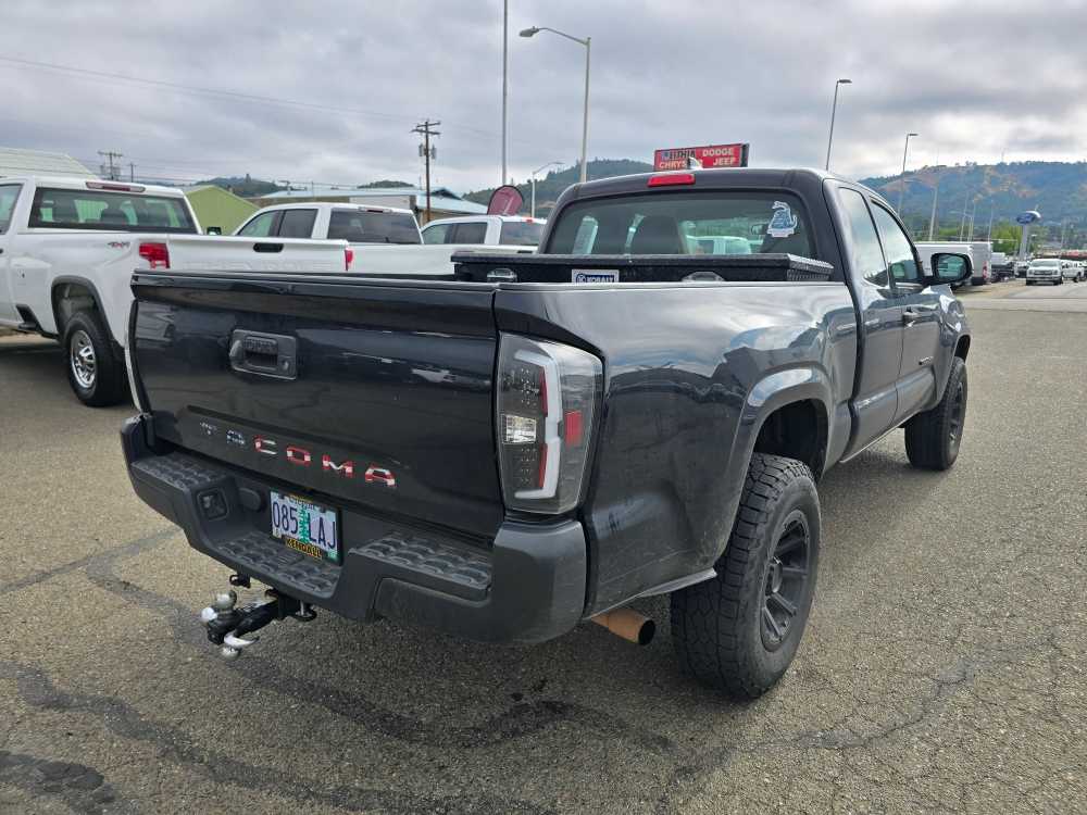 Thumbnail: 2018 Toyota Tacoma - 3
